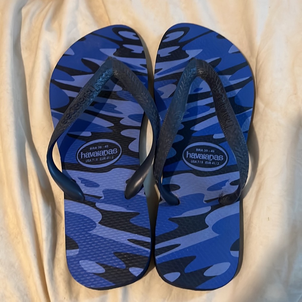 Havaianas camo flip flops